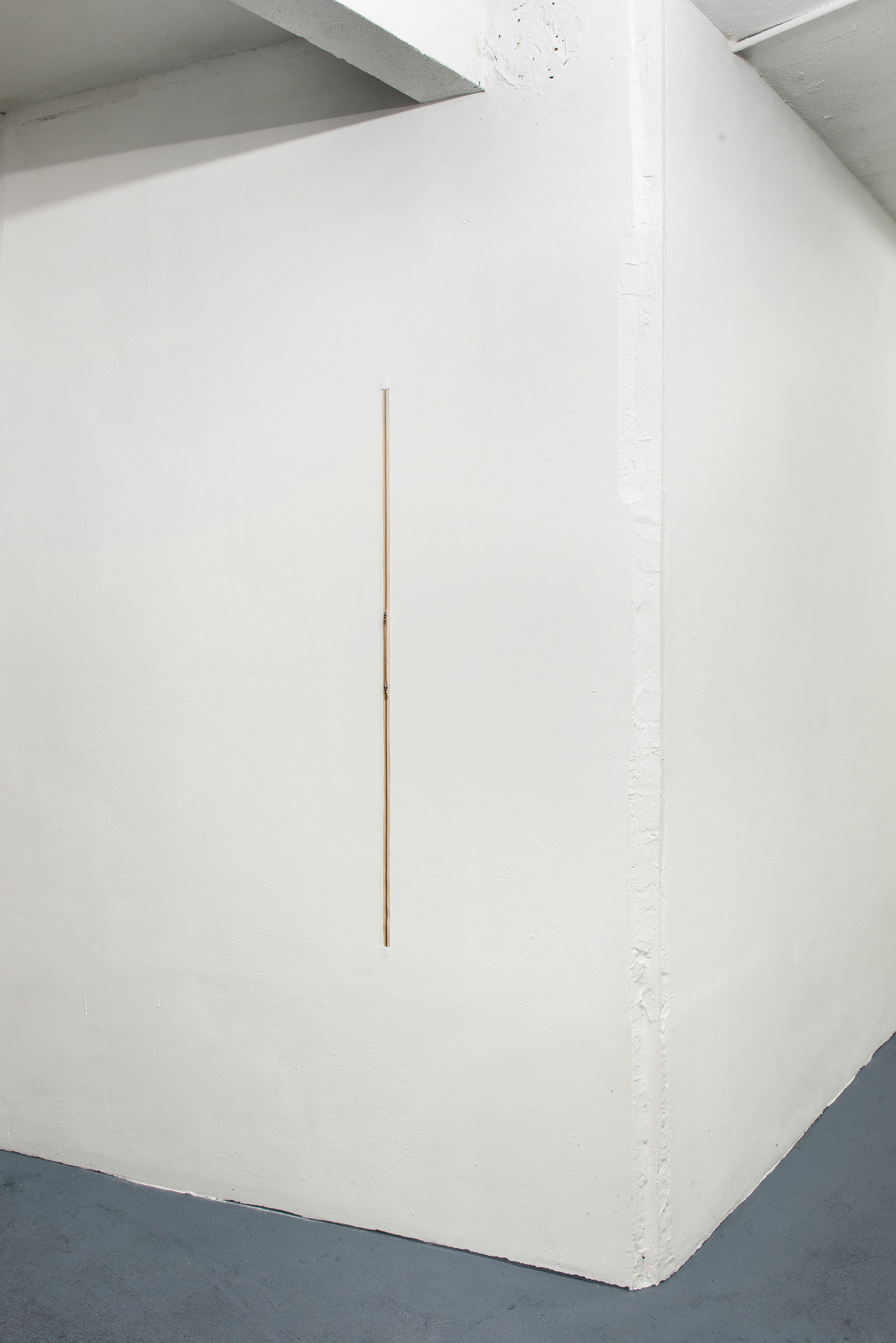 Zipper H116.5, 2020, zipper embedded into wall, 116,5 x 1,5 cm — © Manon Wertenbroek